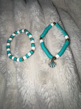 Turquoise & White Shell Charm Stretch Bracelet Set